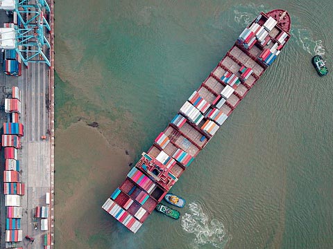 With an individual political risk data solution, you can ensure that the launch of your product in new markets is a success - as symbolised in the picture by the container delivery in a foreign port.
